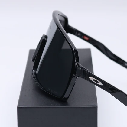 عینک از برند OAKLEY کد 181450