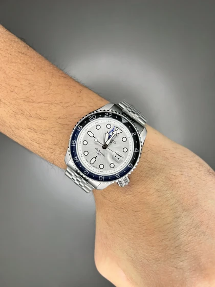 ساعت مچی سیکو 5 بند سیلور صفحه سفید Seiko 5 GMT