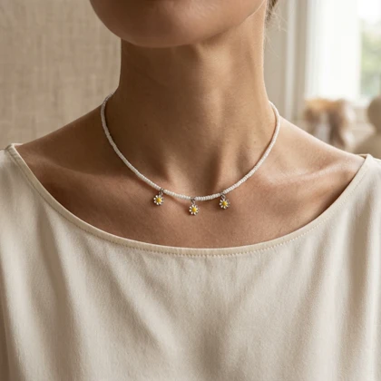گردنبند دخترانه مدل مهره ای طرح سه گل