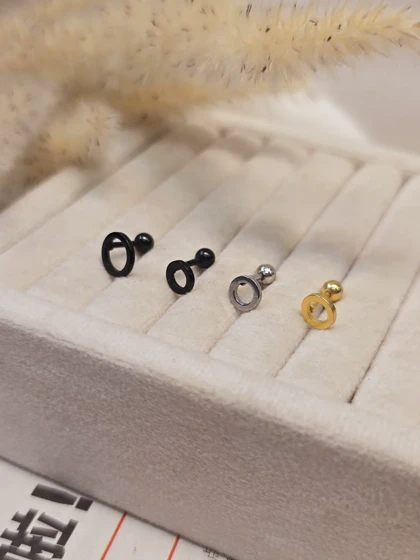 پیرسینگ گوش دایره مثلث