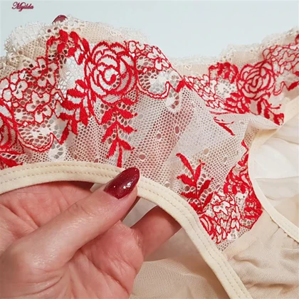 ست شورت و سوتین زنانه کارنا رز مدل فنردار کرم