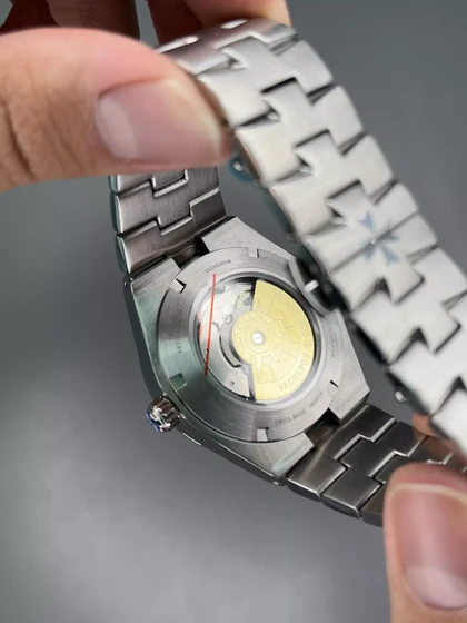 ساعت مچی وشرون کنستانتن اتوماتیک بند سیلور صفحه سرمه ای Vacheron Constantin