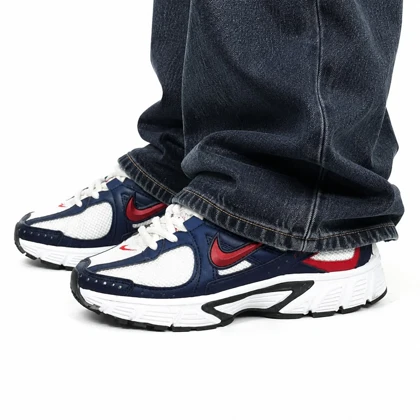 کفش کتانی مردانه رانینگ مدل نایکی P7000 سفید سرمه ای قرمز Nike P7000
