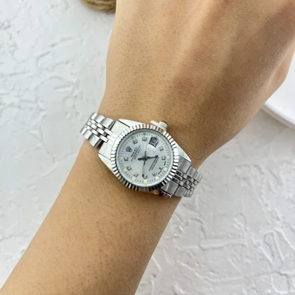 ساعت مچی زنانه با طرح رولکس، ظرافت در اوج سادگی