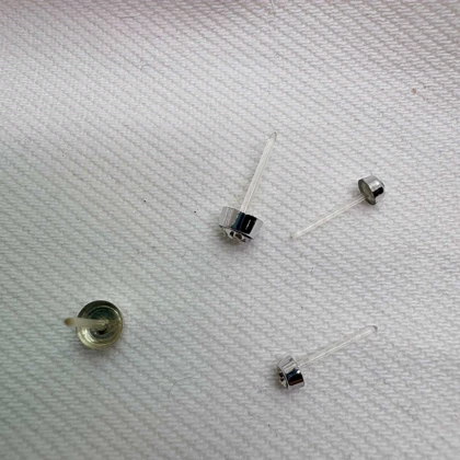 گوشواره میخی استیل مدل «تک‌نگین ریز» (سایز کوچک/مینی) | فروش تکی (عدد)