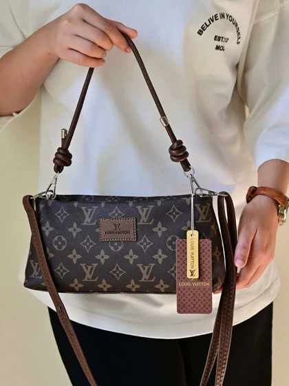 کیف دوشی زنانه بنو مدل گلبرگ کد BENO 4957