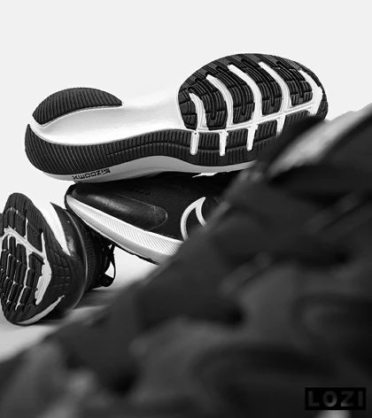 کفش کتانی مردانه مشکی سفید NIKE AIR zoomx