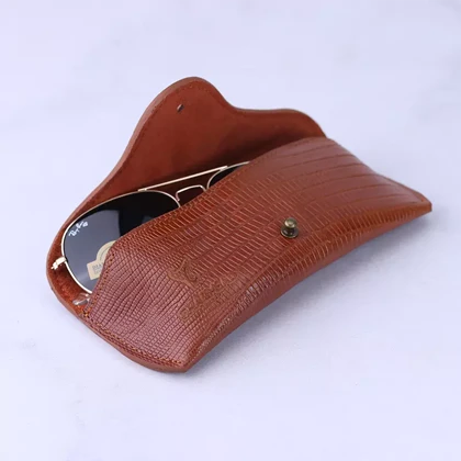ست کیف کتی چرم و عینک مردانه چرمسال عسلی پوست ماری 182/3