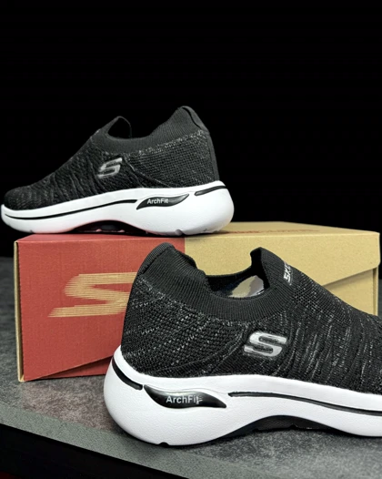 کتانی اسکیچرز جورابی