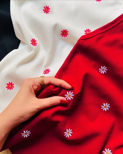 تاپ گلدوزی بابونه