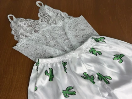 ست نیم‌تنه گیپور و شلوارک طرح کاکتوس 129