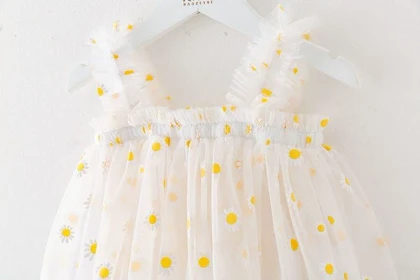 پیراهن گل‌دار دخترانه توردار