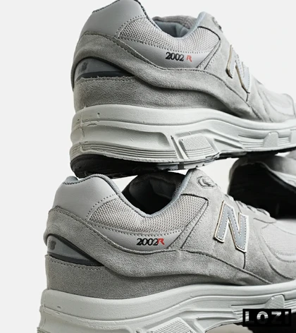 کفش کتانی بزرگ پا طوسی NEW BALANCE 2002R