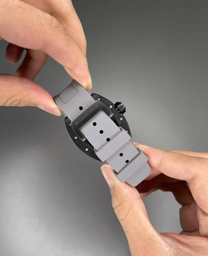 ساعت مچی ریچارد میل صفحه اسکلتون قاب کربن بند رابر طوسی Richard Mille