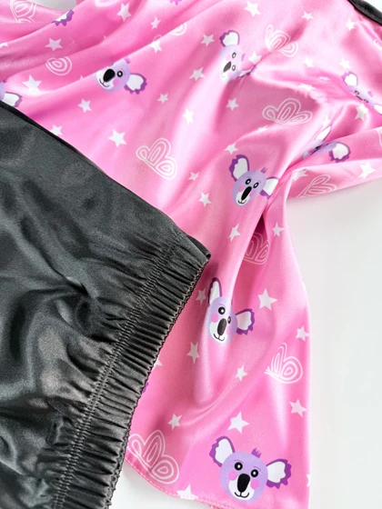 ست لباس خواب تاپ و شورتک ساتن طرح کوآلا