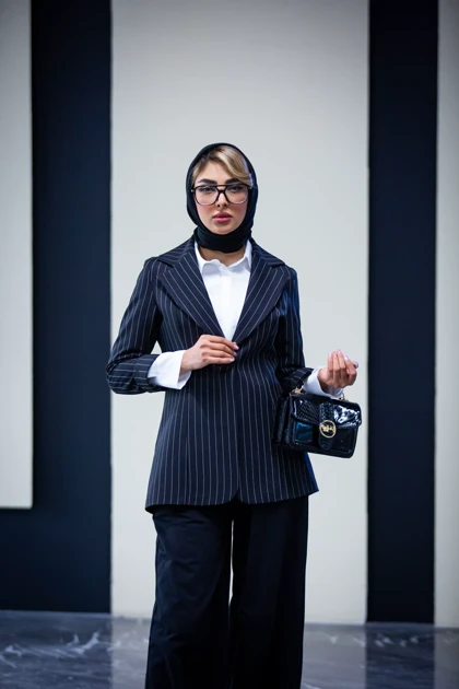 مانتو دیپلمات تک دکمه رها