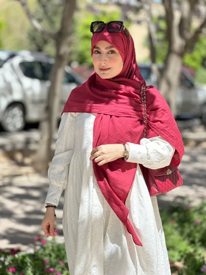 روسری وال نخی زرشکی