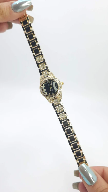 ساعت مچی زنانه مجلسی EHHE نگین‌دار با موتور کوارتز