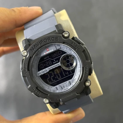 ساعت اورجینال NAVIFORCE 7133 فیلی قاب مشکی با جعبه و کارت گارانتی