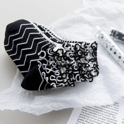 جوراب مچی نخی لبه چین‌دار