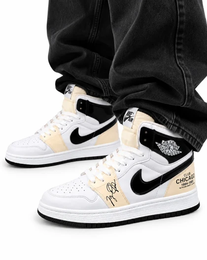 کفش کتانی مردانه مدل جردن وان ساق‌دار سفید کرم مشکی ورنی Nike jordan1