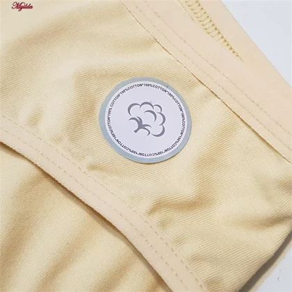 شورت زنانه پنبه‌ای کرم فیتن فرخ زادی کد 4080-100A