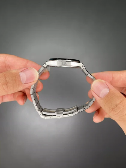 ساعت مچی اودمار پیگه بند فلزی صفحه سفید دورنگین Audemars Piguet