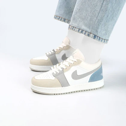 کفش و کتانی زنانه مدل NIKE AIR JORDAN 1 رنگ سفید طوسی کد M5833