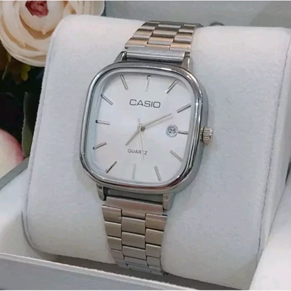 ساعت مچی کاسیو casio اصل ، بند نقره ای صفحه نقره ای ضد آب رنگ ثابت
