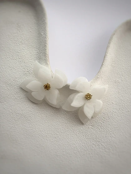 گوشواره گل 2 لایه سفید