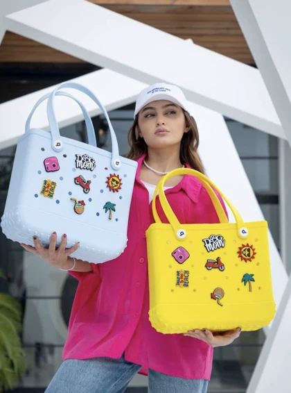 کیف ساحلی و استخر سیلیکونی استیکردار