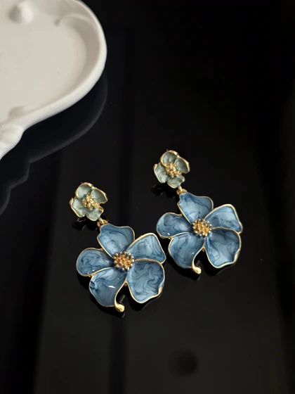 گوشواره میناکاری گل برجسته آبی