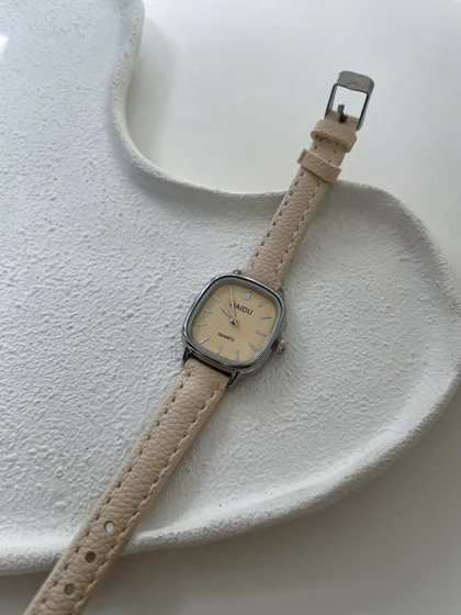 ساعت چرم نایدو مستطیل