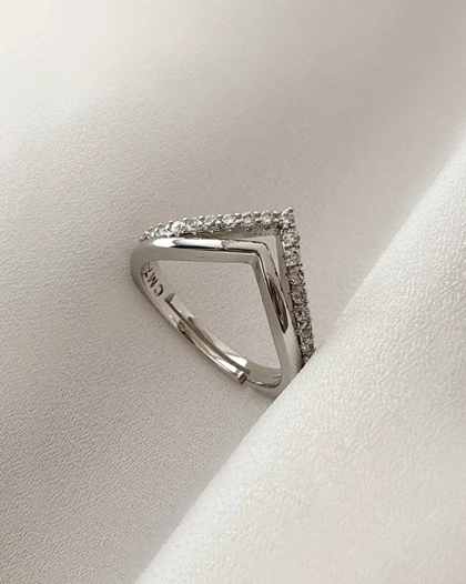 انگشتر سفید هفتی نیمه نگین CM