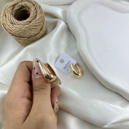 گوشواره زنانه مدل آوین طرح اشکی رنگ طلایی