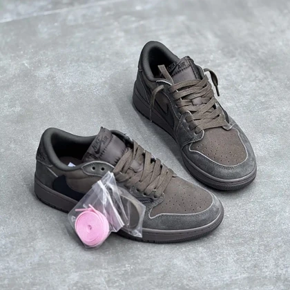 کفش نایک ایر جردن وان لو تراویس اسکات قهوه‌ای موکا Nike Air Jordan 1 Low Travis Scott Mocha