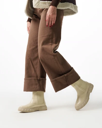 نیم بوت زنانه استرادیواریوس مدل Stradivarius Flat Ankle Boots - BTCr46