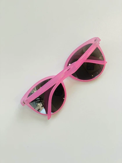 عینک صورتی چشم گربه ای 😻🐈