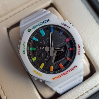 ساعت مچی جیشاک 2100 رنگین کمانی بند رابر سفید صفحه مشکی