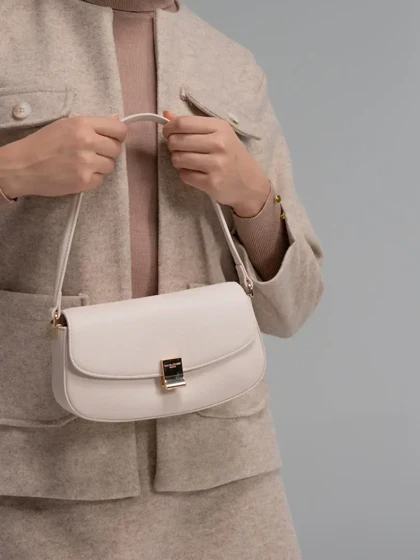 کیف دوشی زنانه دیوید جونز مدل David Jones CM7370