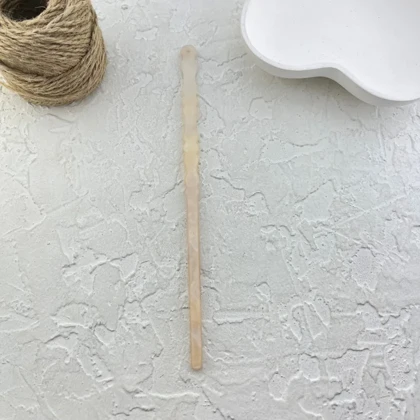 کانزاشی مو زنانه رزینی شفاف شیری با طرح ظریف موج‌دار مینیمال لوکس