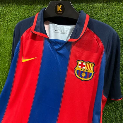 لباس اول بارسلونا 2003-2004