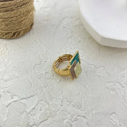 انگشتر زنانه با طرح میناکاری مدرن