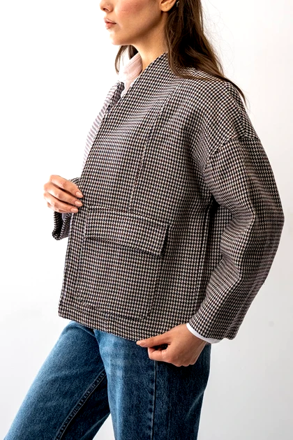 کت جیب‌دار یقه ایستاده زنانه