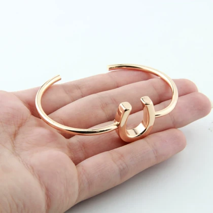 دستبند زنانه بنگل مدل U