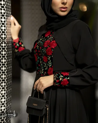آوا مشکی رز