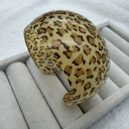 بنگل رزینی پلنگی در دو رنگ