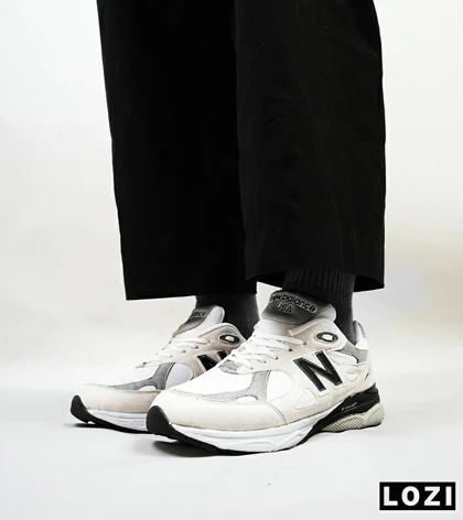 کفش کتانی طوسی مشکی کرم NEW BALANCE 990