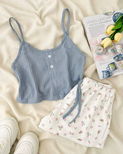 ست نیم‌تنه و شلوارک گل ریز کد 5022