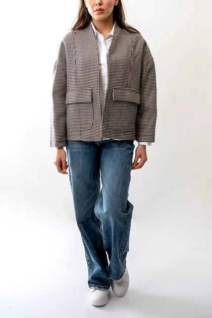 کت جیب‌دار یقه ایستاده زنانه